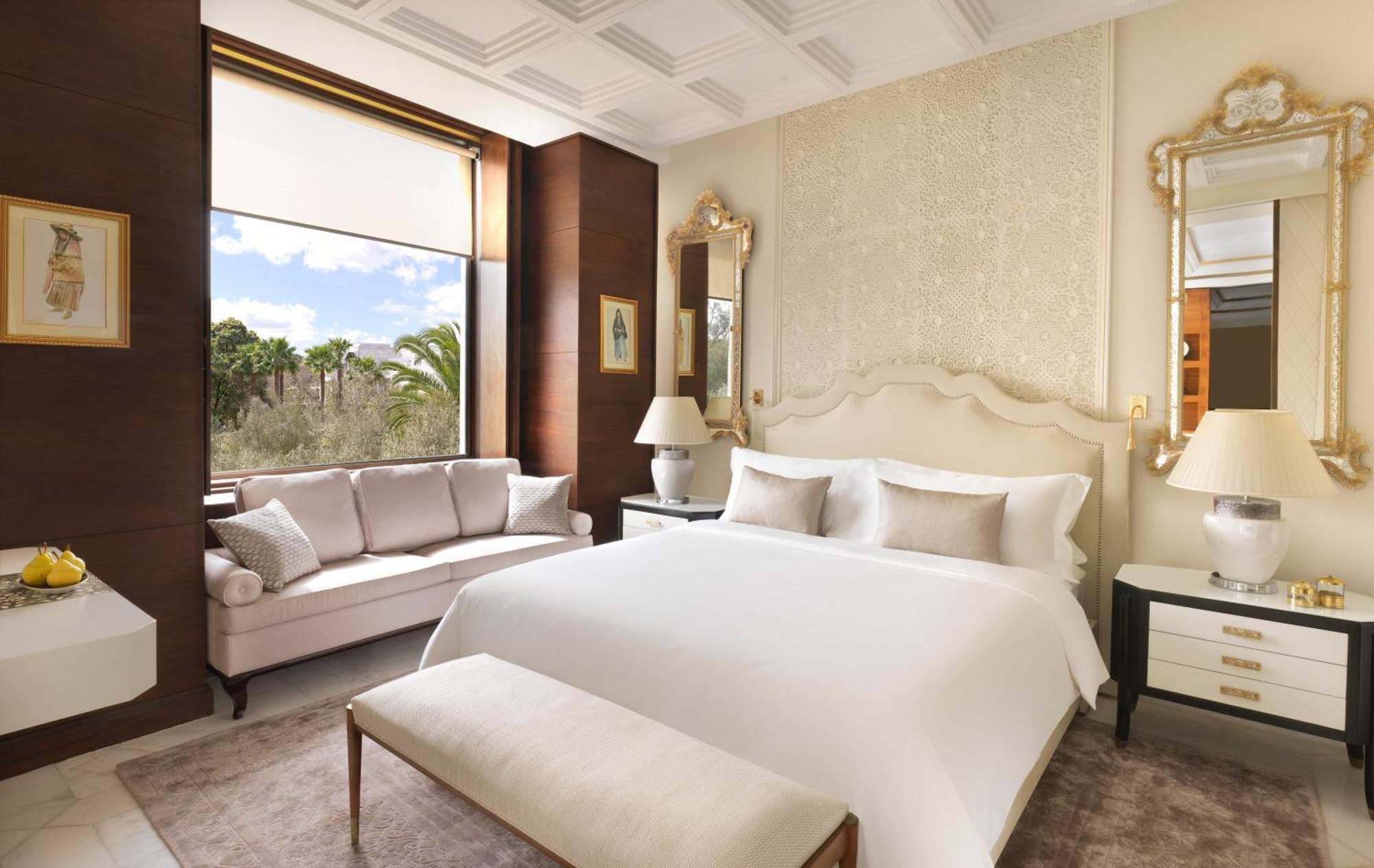 Chambre Lit King-Size Premier avec Terrasse - Vue sur Jardin